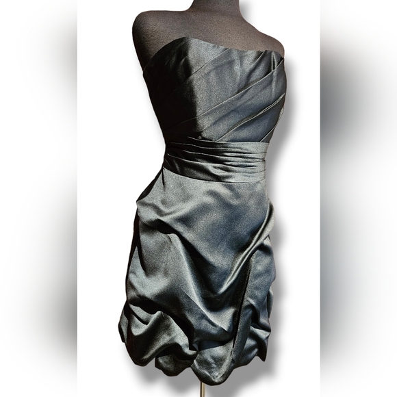 Black Ruched Mini Strapless cocktail dress. Satin. Size 10 - Picture 7 of 7